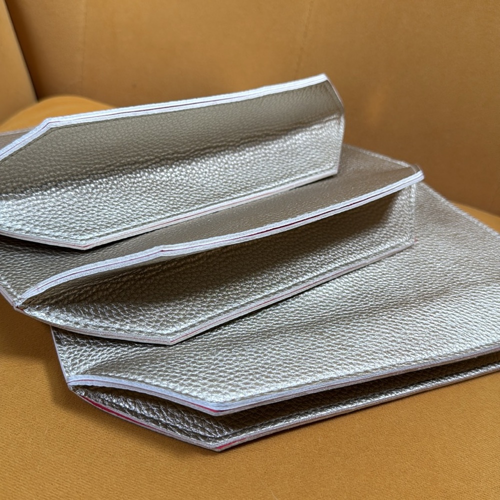 3 pcs.  Shiseido Gold & Red Makeup Pouch - Picture 5 of 7